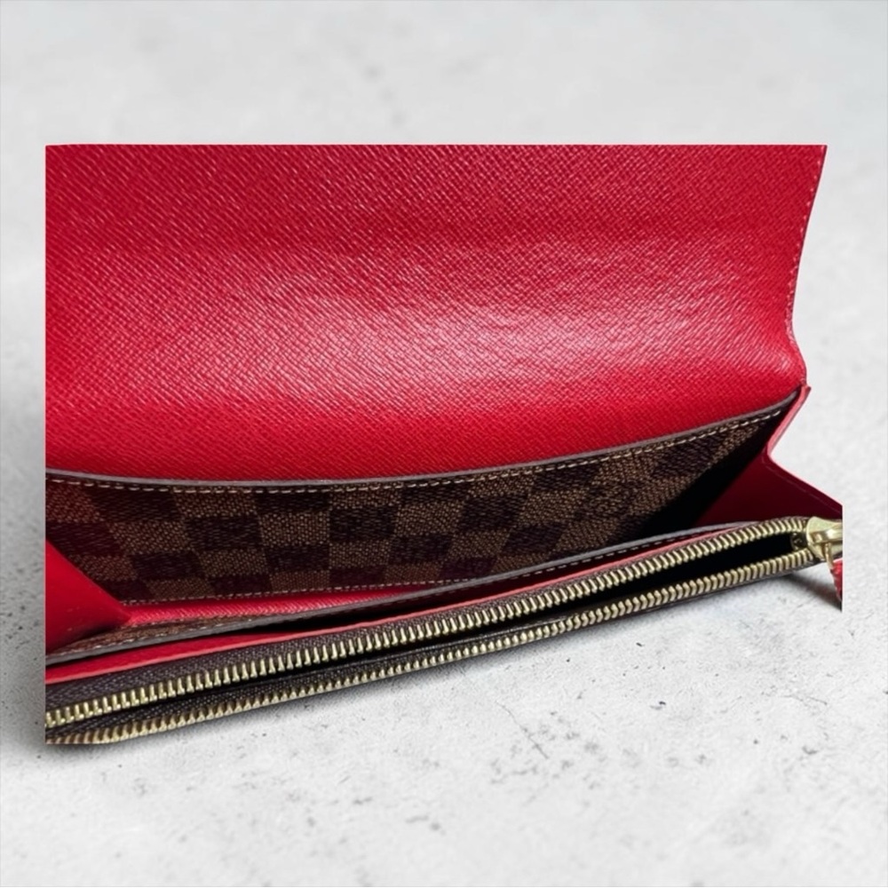 Louis Vuitton Emilie Wallet in Damier Ebene with Red Snap. Full Inclusion. - Picture 6 of 9